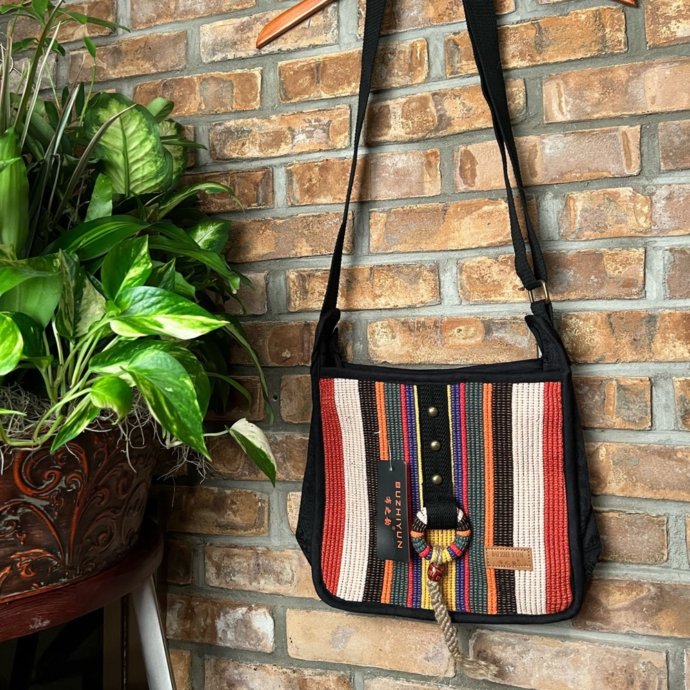 BNWT BU ZHI YUN SATCHEL STYLE BAG WITH 5 POCKETS!